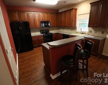 10979 Princeton Village Drive - Photo Thumbnail 9