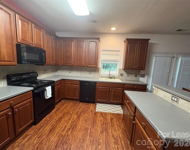 10979 Princeton Village Drive - Photo Thumbnail 44