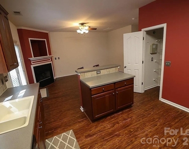 10979 Princeton Village Drive - Photo Thumbnail 7