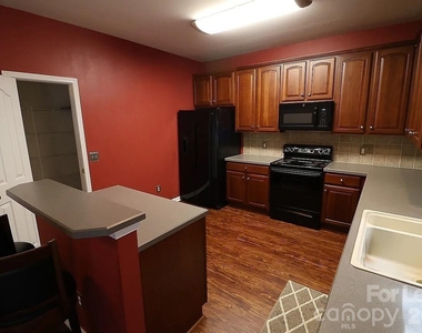 10979 Princeton Village Drive - Photo Thumbnail 8
