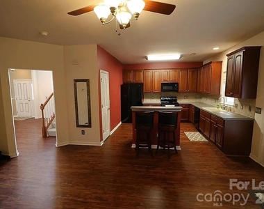 10979 Princeton Village Drive - Photo Thumbnail 6