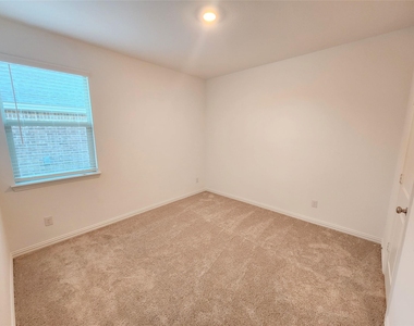 1202 Smoketree Lane - Photo Thumbnail 12
