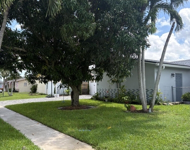 8250 Sw 8th Court - Photo Thumbnail 3