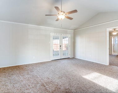 900 Skelly Street - Photo Thumbnail 1