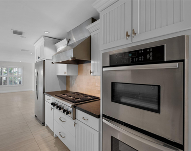 2401 Ne 47th Street - Photo Thumbnail 20