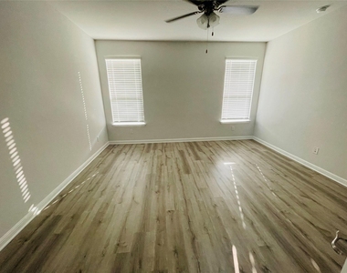 9109 Stormcrow Drive - Photo Thumbnail 15