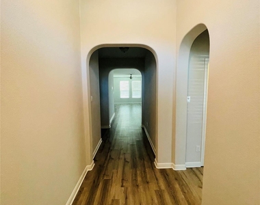 9109 Stormcrow Drive - Photo Thumbnail 5