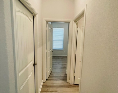9109 Stormcrow Drive - Photo Thumbnail 7