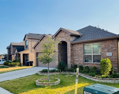 9109 Stormcrow Drive - Photo Thumbnail 2