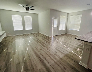9109 Stormcrow Drive - Photo Thumbnail 10