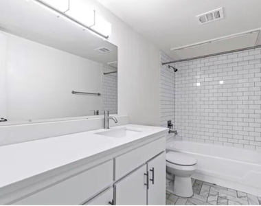 2211 S Vernon Avenue - Photo Thumbnail 5