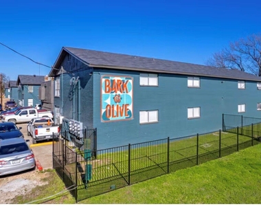 2211 S Vernon Avenue - Photo Thumbnail 2