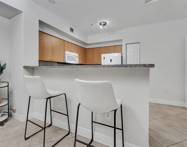 7940 N Nob Hill Road - Photo Thumbnail 5