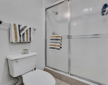 7940 N Nob Hill Road - Photo Thumbnail 28