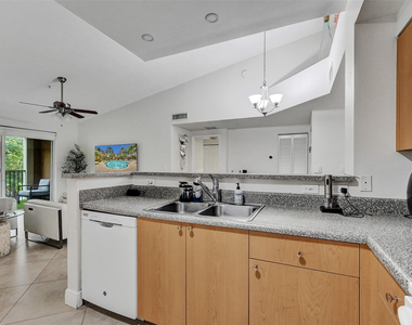 7940 N Nob Hill Road - Photo Thumbnail 4