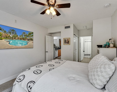 7940 N Nob Hill Road - Photo Thumbnail 18