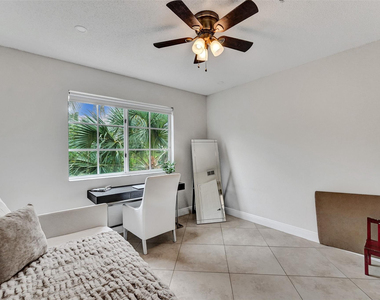 7940 N Nob Hill Road - Photo Thumbnail 23