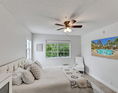 7940 N Nob Hill Road - Photo Thumbnail 20