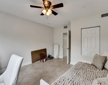 7940 N Nob Hill Road - Photo Thumbnail 24