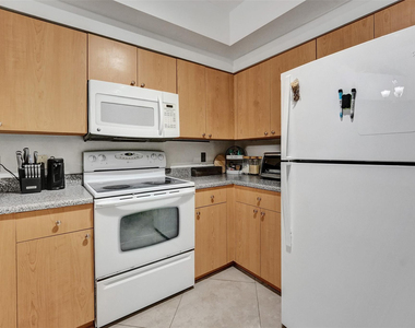 7940 N Nob Hill Road - Photo Thumbnail 3