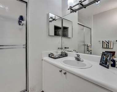7940 N Nob Hill Road - Photo Thumbnail 29