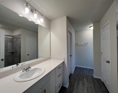 16013 Crews Avenue - Photo Thumbnail 10