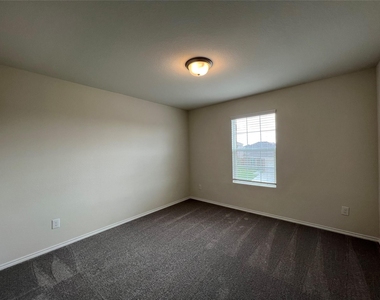 16013 Crews Avenue - Photo Thumbnail 16