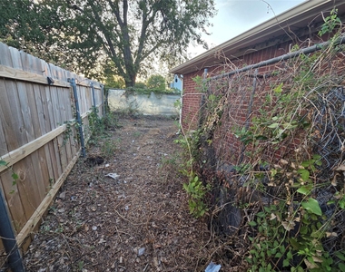 900 Naomi Lane - Photo Thumbnail 18