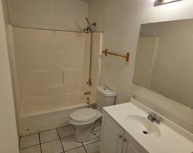 900 Naomi Lane - Photo Thumbnail 10