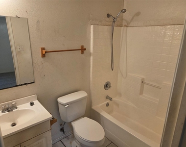 900 Naomi Lane - Photo Thumbnail 13