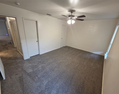 900 Naomi Lane - Photo Thumbnail 15