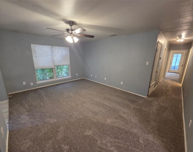 900 Naomi Lane - Photo Thumbnail 4
