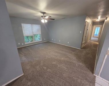 900 Naomi Lane - Photo Thumbnail 2