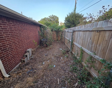 900 Naomi Lane - Photo Thumbnail 17