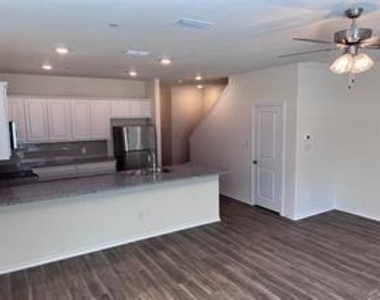 802 S 5th Street - Photo Thumbnail 15