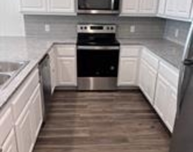 802 S 5th Street - Photo Thumbnail 12