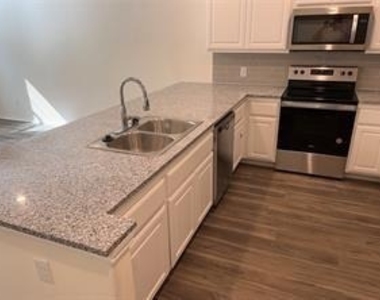 802 S 5th Street - Photo Thumbnail 11