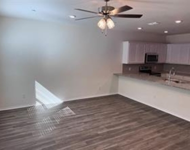 802 S 5th Street - Photo Thumbnail 16