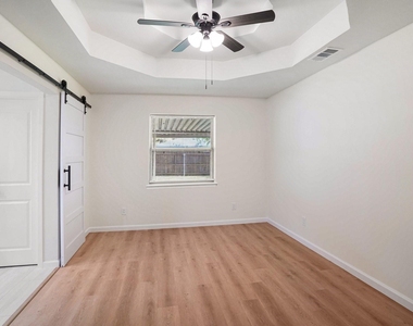 772 Hampshire Drive - Photo Thumbnail 10