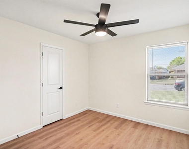 772 Hampshire Drive - Photo Thumbnail 14