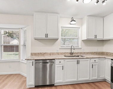 772 Hampshire Drive - Photo Thumbnail 7