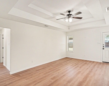 772 Hampshire Drive - Photo Thumbnail 3