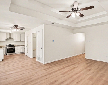 772 Hampshire Drive - Photo Thumbnail 5