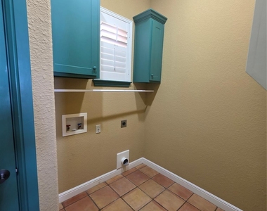 4204 Bluff View Drive - Photo Thumbnail 5