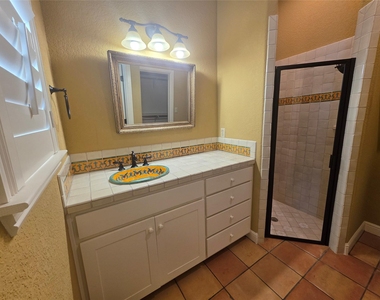 4204 Bluff View Drive - Photo Thumbnail 20