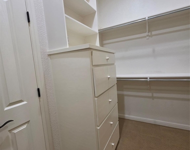 4204 Bluff View Drive - Photo Thumbnail 13