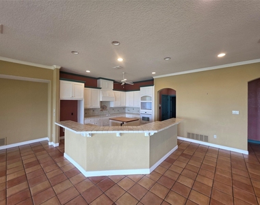 4204 Bluff View Drive - Photo Thumbnail 3