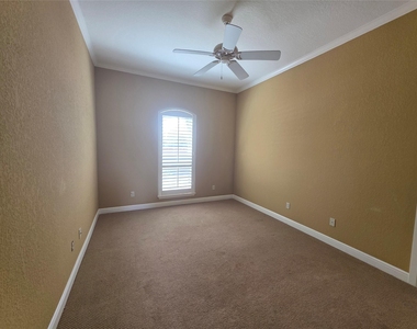 4204 Bluff View Drive - Photo Thumbnail 18