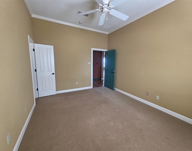 4204 Bluff View Drive - Photo Thumbnail 19