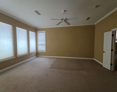 4204 Bluff View Drive - Photo Thumbnail 8